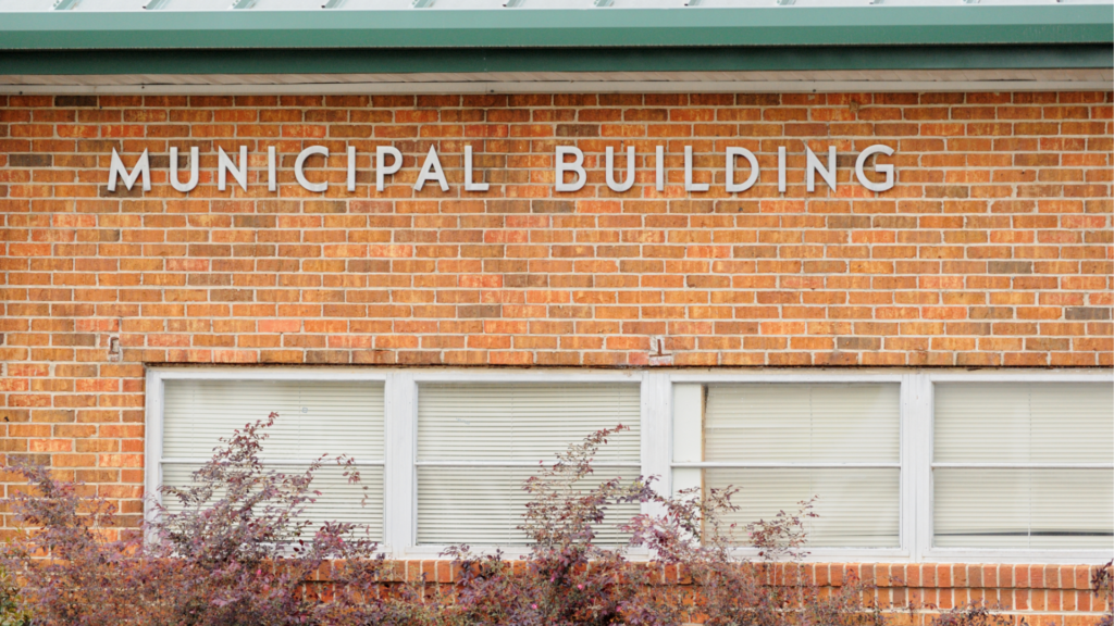 An image of a municipal building.